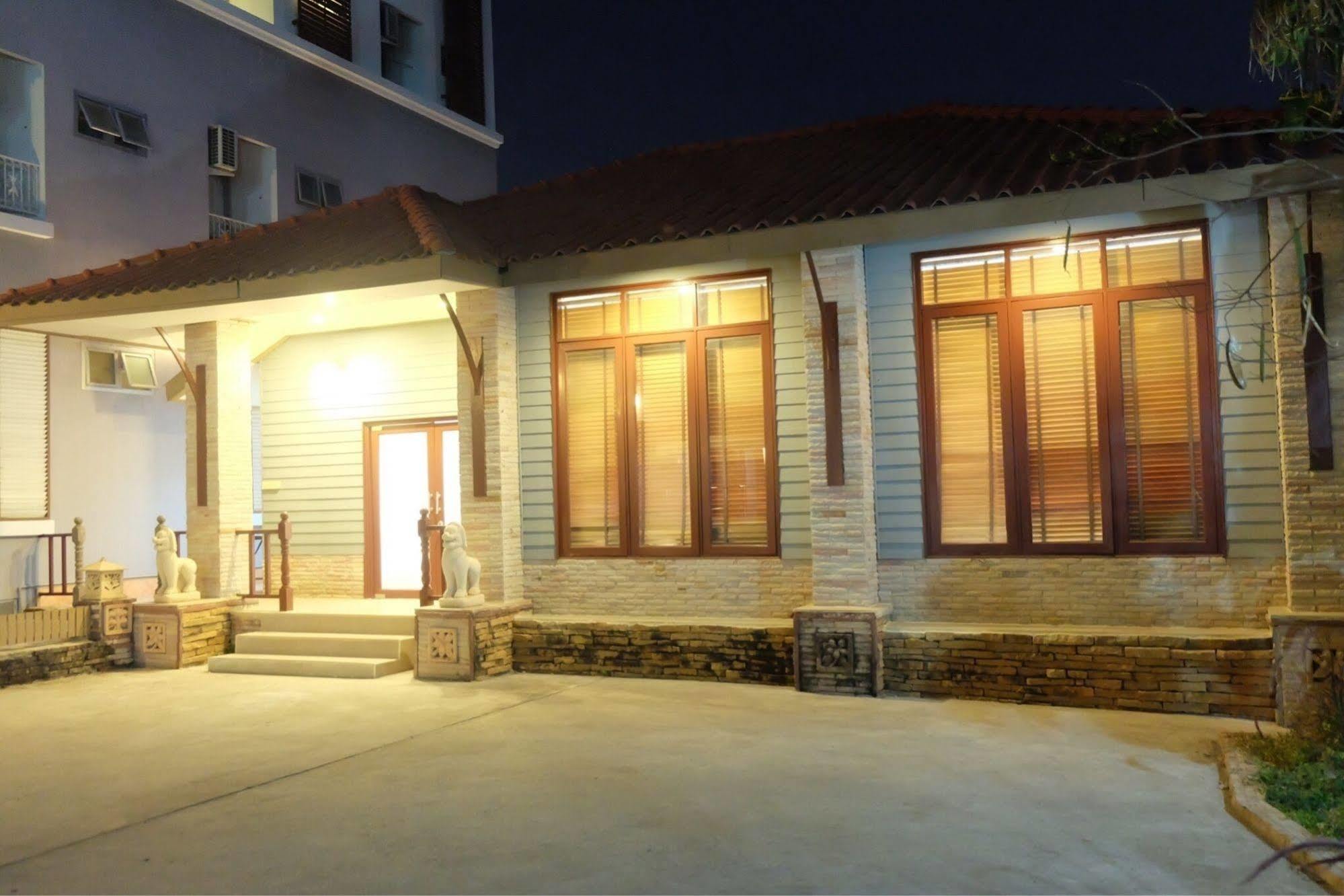 Studio Khon Kaen By Icheck Inn Exteriör bild
