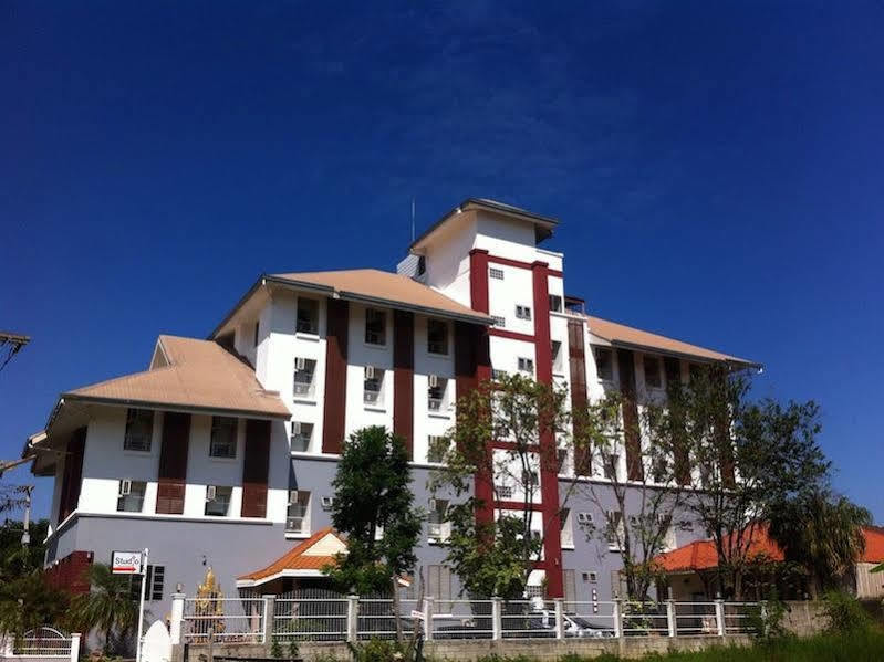 Studio Khon Kaen By Icheck Inn Exteriör bild